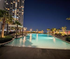 Urban Glam Studio in Aykon City - Canal & City Views