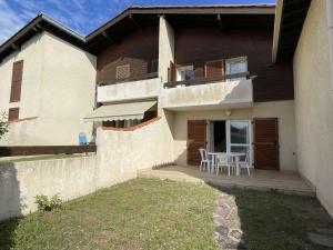 Réf 272,Seignosse océan, Villa Patio à 150m de la plage, avec place de parking et piscine commune , 4 personnes