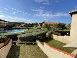 Réf 272,Seignosse océan, Villa Patio à 150m de la plage, avec place de parking et piscine commune , 4 personnes