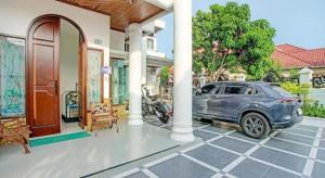 OYO 92990 Nena Kostel Syariah