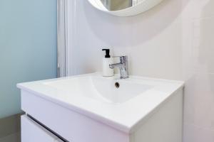 Cozy Loft w Poll Near Porto Cellars