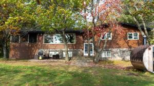 Lakefront Sand Bay Resort with Private Beach and BBQ