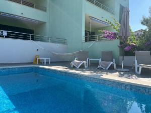 Villa Amaris - Apartments with sea view & heated swimming pool at Čiovo