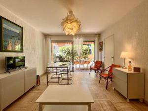 CA020-006 APPARTEMENT 2 PIÈCES Personnes CAVALAIRE SUR MER