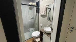 Apto térreo, 2 quartos a 5min da Vila Germânica, com ar e garagem