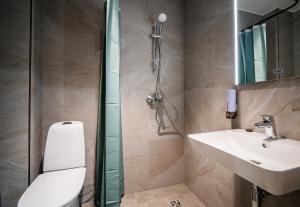 Airport-Bus - 13 North Studios - Family Apartment 9