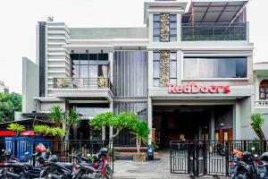 RedDoorz Plus near Amplaz Yogyakarta