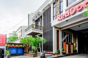 RedDoorz Plus near Amplaz Yogyakarta