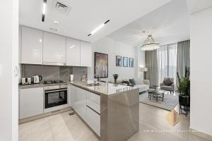 Ultra Luxury 1BR sanctuary with skyline & pool vistas