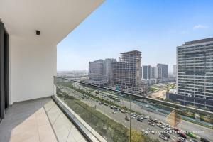 Ultra Luxury 1BR sanctuary with skyline & pool vistas