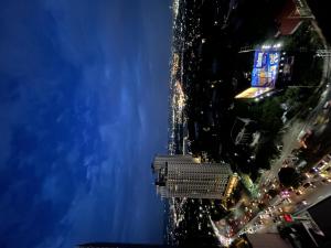 Condo Share in Katipunan - Loft Bed, Spacious Storage, WiFi, Pool, Gym, Sauna, Balcony