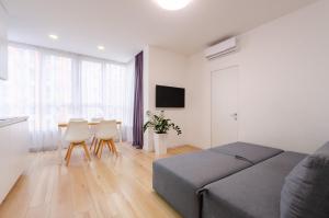 4-78 RC Nivki Park, Beresteyskyi Avenue 67В, Petrovdom Apartments