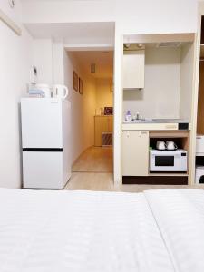 15minute walk to Ikebukuro Rooms for 2-4 people are available Direct train access to Shinjuku 10 minutes and Shibuya 14 minutes