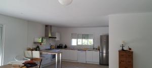 JOLIE VILLA dans un endroit paisible, à 3 mn de la Mer et de la Montagne