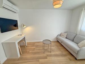 LEsterel Appartements Plage 450m & Gare Saint-Raphael 950m