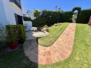20 -Apartment with garden in La Mairena, Ojen