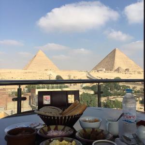 King pharaonic pyramids & jacuzzi