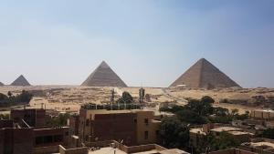 King pharaonic pyramids & jacuzzi