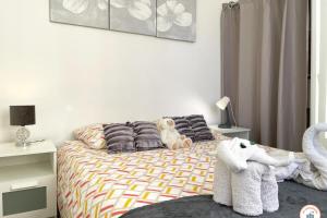 My Little Paradise - University - Train Station