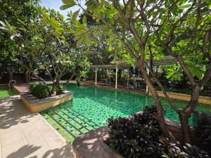 Chaophraya River high-rise river view apartment direct access to iconsiam Siam Square Chinatown 0 distance from BTS subway exit direct to Sathorn Silom Road Siam Square