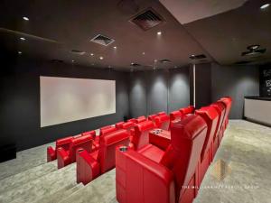 Ultra Luxury 1BR sanctuary with skyline & pool vistas