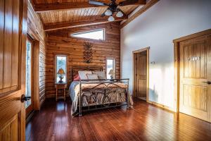 Waterfront Catskills Log Cabin with Hot Tub & Views