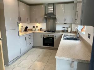Large City Centre 3BD Cosy Home - Etihad - CoopLIVE