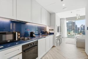 Upscale Studio with Peninsula Lifestyle