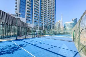 Upscale Studio with Peninsula Lifestyle