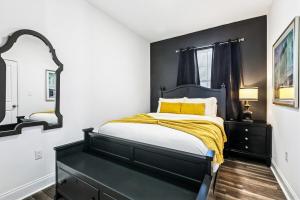 Spacious 10BR NOLA Home, Perfect for Groups, King bed