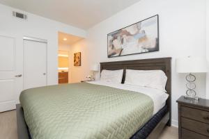 Walk to Santa Monica Beach & Pier Boardwalk