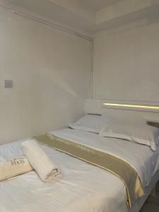 Modern Budget Studio with Workspace, Near Transit