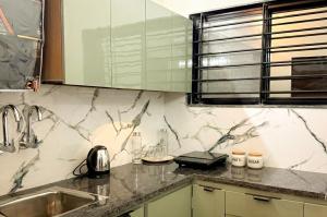 Modern 1 BHK Stay Couples Families Welcome