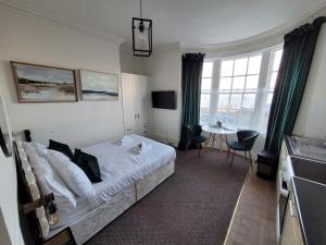 SeaView ground floor flat fast WiFi & FREE PARKING