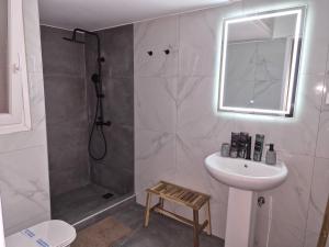 Cozy Plaka Apartment