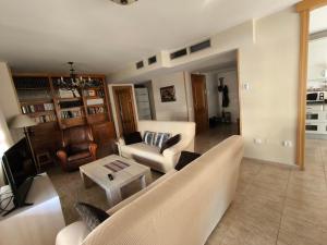 Apartamento coqueto con terraza junto al mar