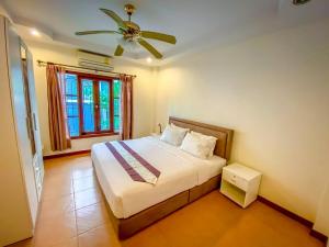 Garden & private pool house