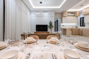 Premier 3BDR Apartment in Al Malqa NZL283