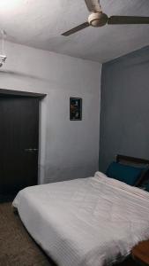Swanky Sojourns Homestay with single AC Bedroom