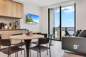 High-Rise Miami Condo - Pool - Sea View