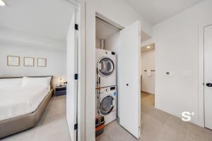 High-Rise Miami Condo - Pool - Sea View