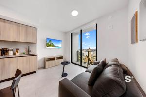 High-Rise Miami Condo - Pool - Sea View