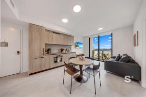 High-Rise Miami Condo - Pool - Sea View