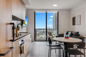 High-Rise Miami Condo - Pool - Sea View
