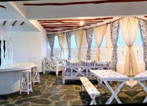 Aziza Coastal Luxury - Near Sardegna Due Sandbank