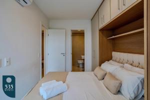 Conheça o charme de Ondina em condomínio beira mar