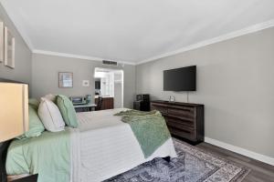 Lux Mins To Atrium Health & Charlotte Airport