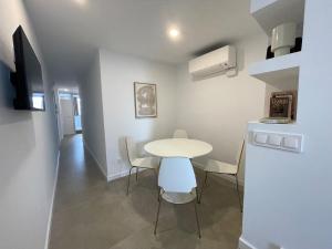 NEW 2-bedroom 2-bath, 5 min walk Metro L1-FIRA BCN