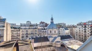 Bright apartment with terrace 16th