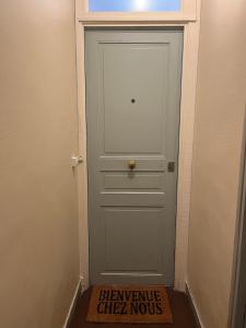 Bright apartment with terrace 16th